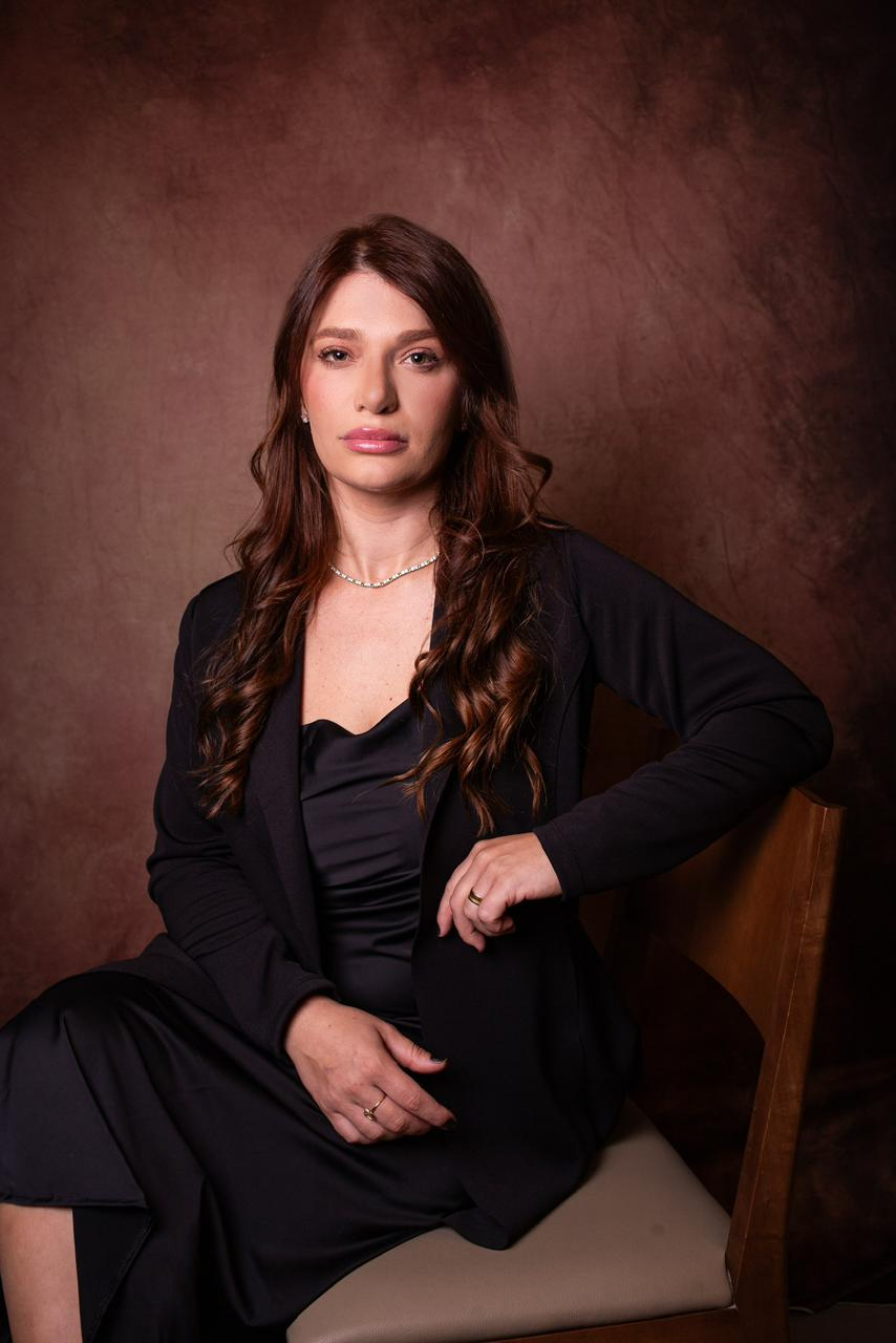Maria Eduarda Mansur em seu ambiente profissional